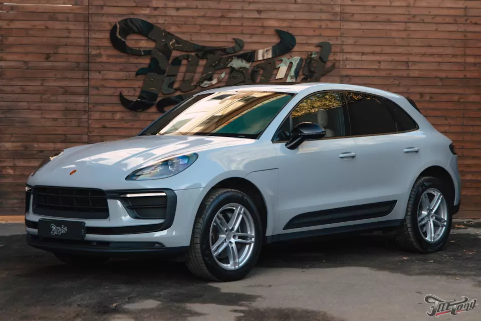 Из синего в серый: оклеили Porsche Macan в цветной винил!